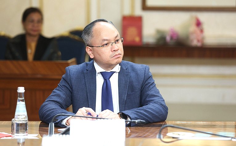 Встреча Николая Журавлева с членом Политбюро Народно-революционной партии Лаоса, Председателем Центрального комитета Лаосского фронта национального развития