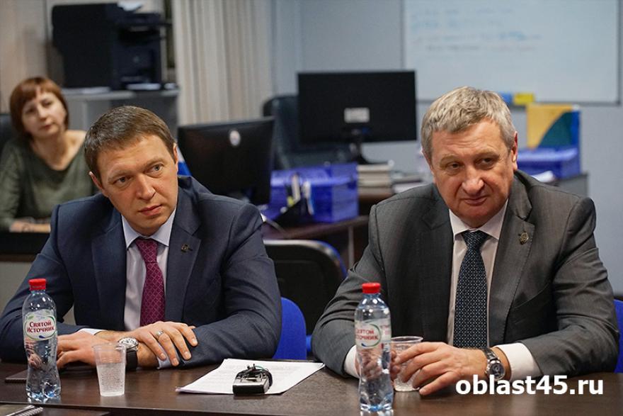 Сенатор Муратов поздравил с днём рождения курганского промышленника