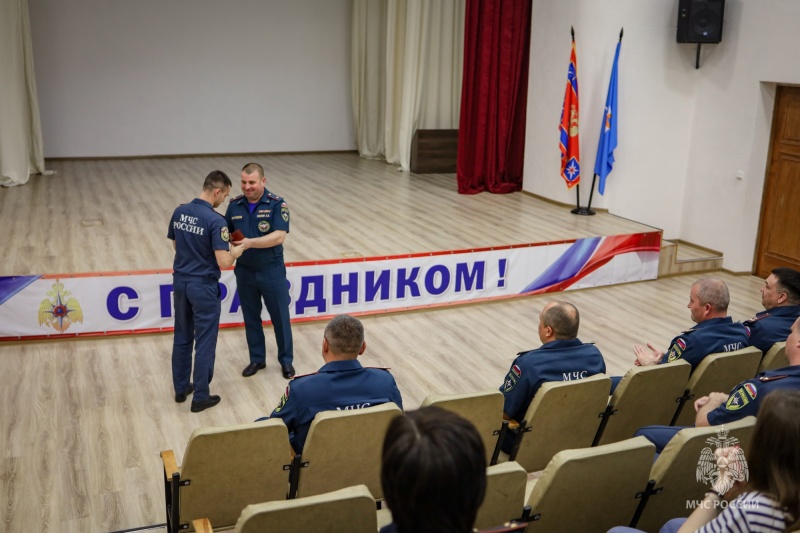 В севастопольском чрезвычайном ведомстве провели торжественное собрание ко Дню России