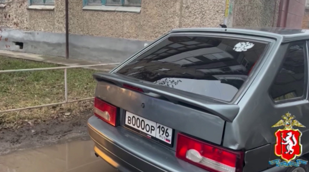 Автоинспекторы задержали подростка, который управлял автомобилем с подложными госзнаками