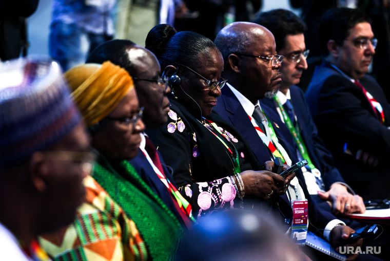 Пленарная сессия саммита 