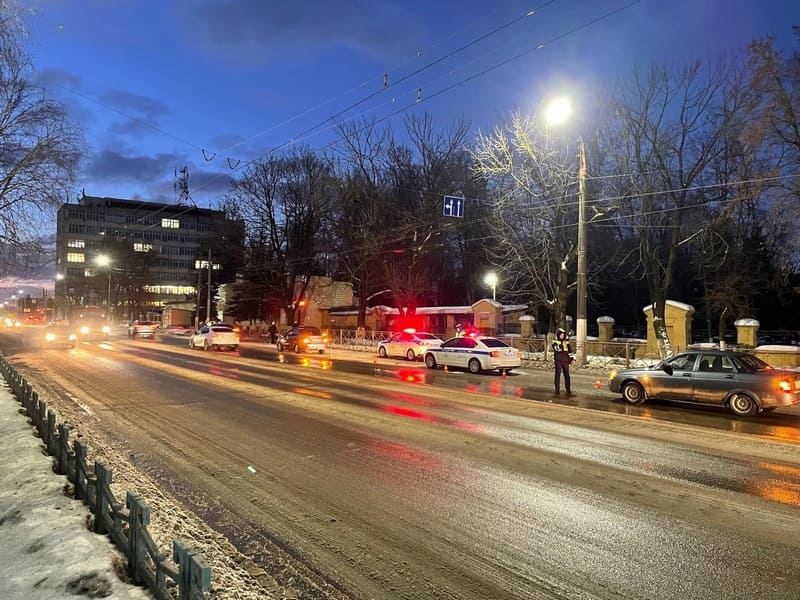 В Брянске пешеход попал под две машины