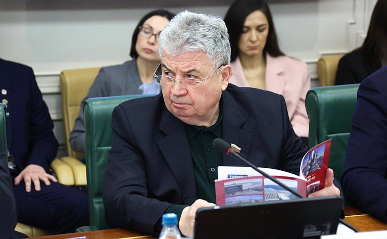 Геннадий Емельянов