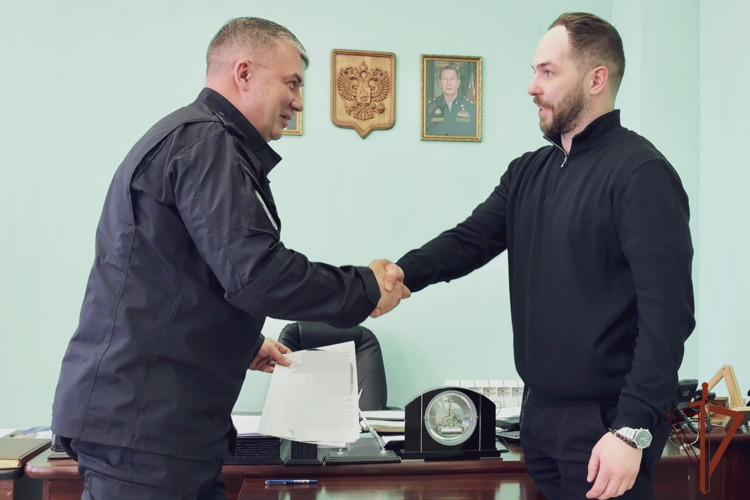 В Архангельске росгвардейцам переданы собранные студентами FPV-дроны