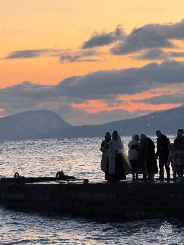 Крымские спасатели обеспечили безопасность во время крещенских кyпаний