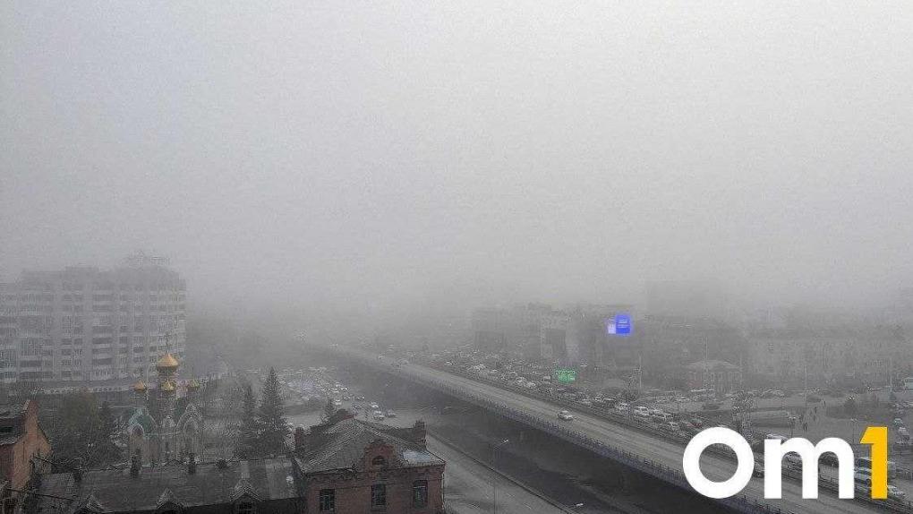 Из-за густого тумана в Омском аэропорту задерживаются сразу девять рейсов