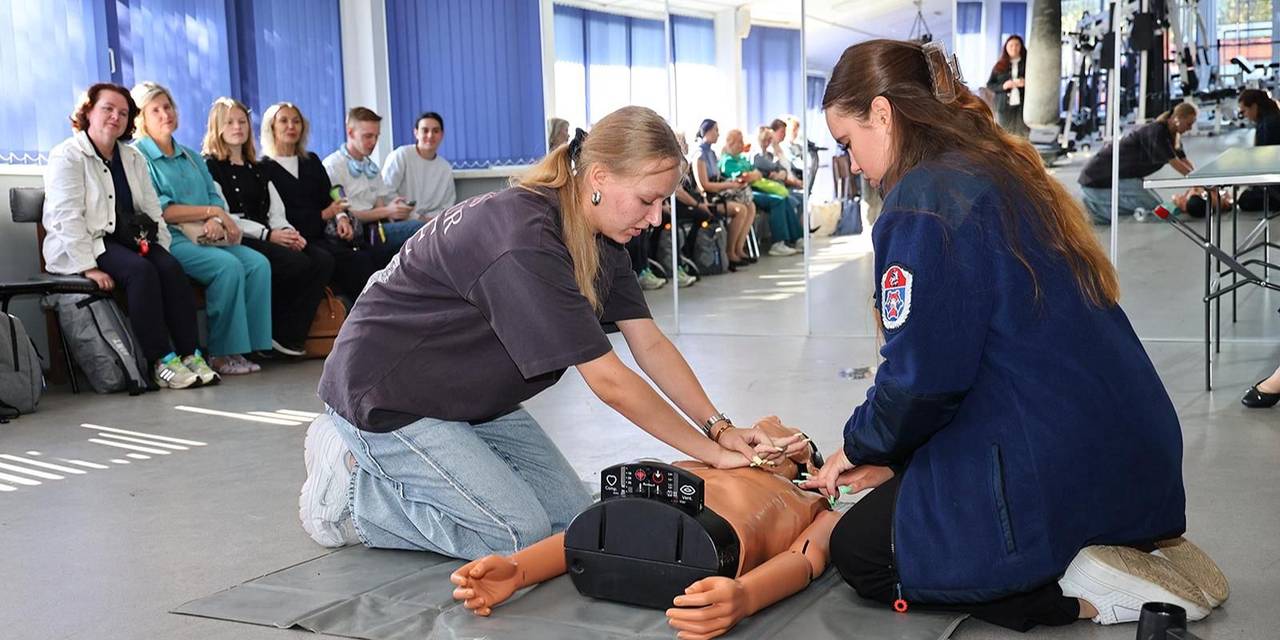 Сегодня в Москве существует около 400 общественных организаций и более 400 действующих пожарных дружин, в рядах которых почти три тысячи человек. Фото: пресс-служба Департамента по делам гражданской обороны, чрезвычайным ситуациям и пожарной безопасности города Москвы