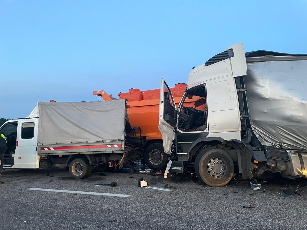 Водитель volvo не справился с управлением