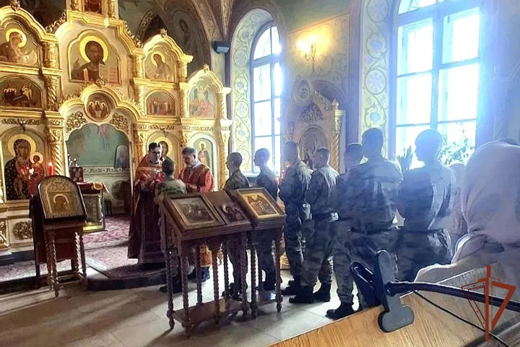В Центральной России росгвардейцы приняли участие в праздничных мероприятиях, посвященных Дню великомученика Георгия Победоносца