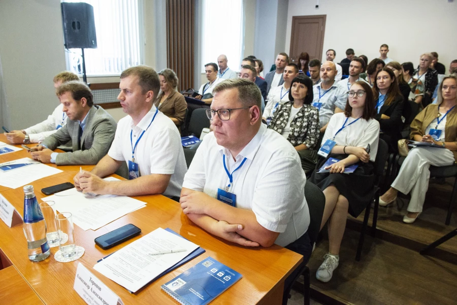 Подписание соглашения между Межрегиональным союзом «Клуб молодых промышленников» и региональным отделением организации в Алтайском крае.