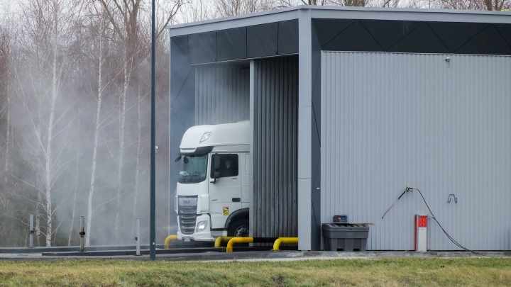 Водители легковушек стали получать штрафы до 600 тыс.руб за дальнобойщиков