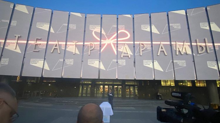 Секреты обновленного фасада театра драмы в Краснодаре: будничная и праздничная иллюминация