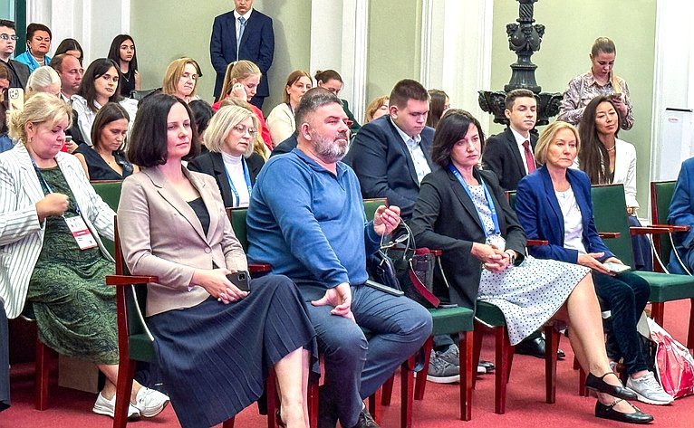 Дискуссионная площадка «Дело семейное: традиционные ценности через общее дело». VI Форум социальных инноваций регионов