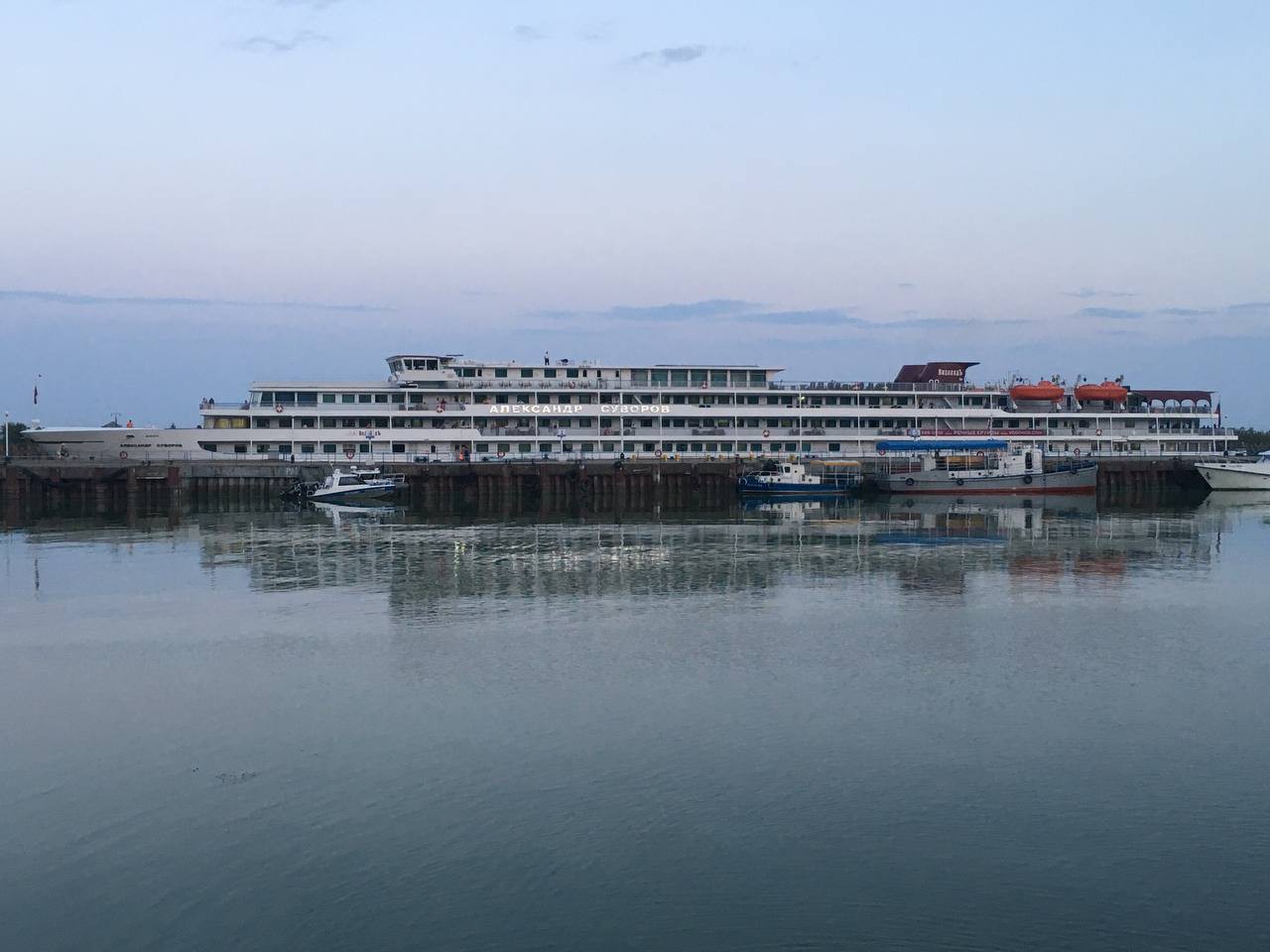В Ульяновском речном порту стоит печально известный теплоход «Александр Суворов»
