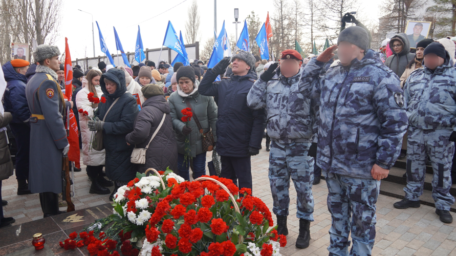 В Саратове росгвардейцы почтили память бойцов, погибших в ходе специальной военной операции