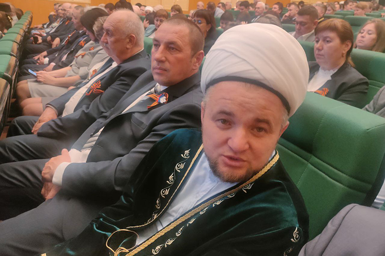 Имам-мухтасиб района Наиль Сагдиев: «Габдулахат Гилумханович не пропускает ни одной премьеры, радуется нашим успехам, всячески помогает нам, переживает неудачи»