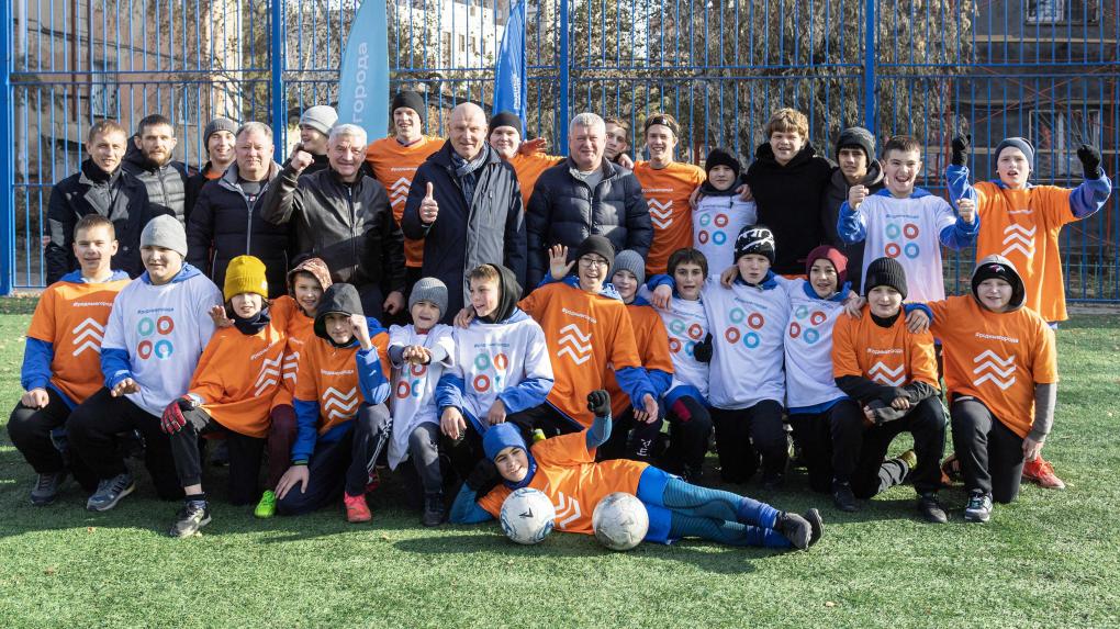 ОНПЗ открыл многофункциональную спортивную площадку рядом с кинотеатром в Нефтяниках