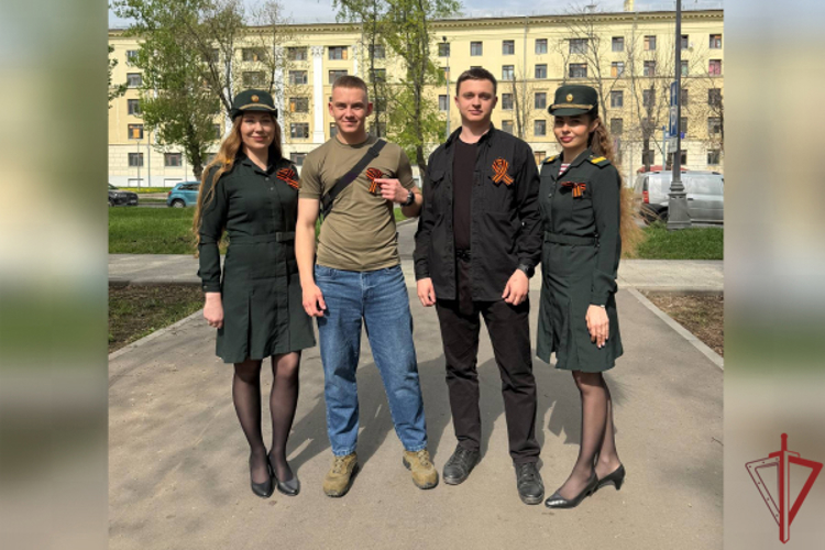 В Москве военнослужащие Главного центра информационных технологий приняли участие во Всероссийской патриотической акции «Георгиевская ленточка»