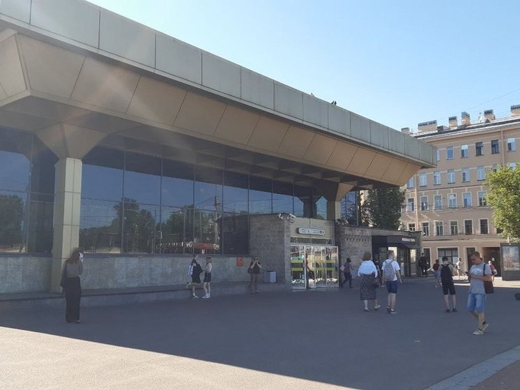 На станции метро «Выборгская» закроют вход со стороны улицы Смолячкова