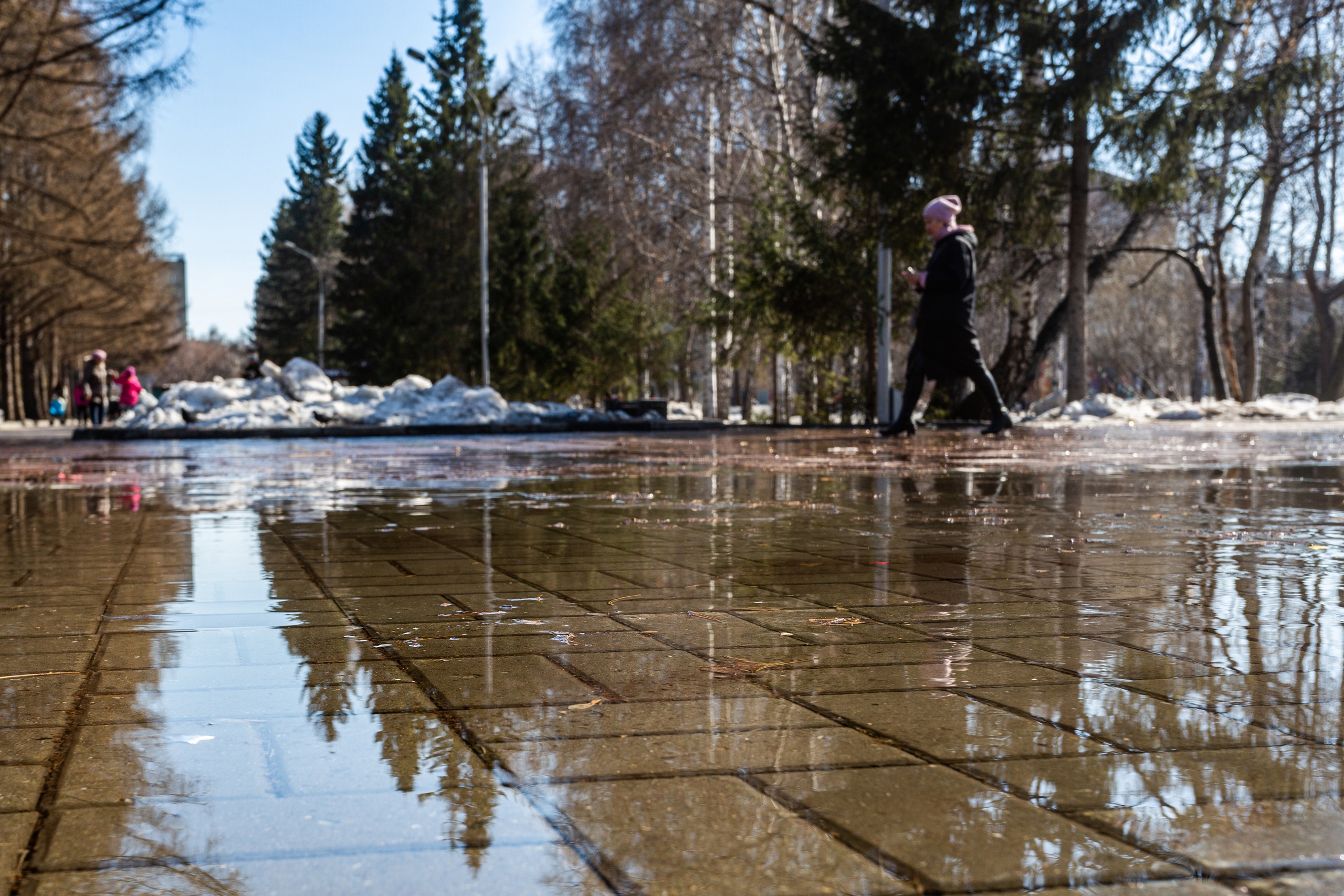 Затапливать водой