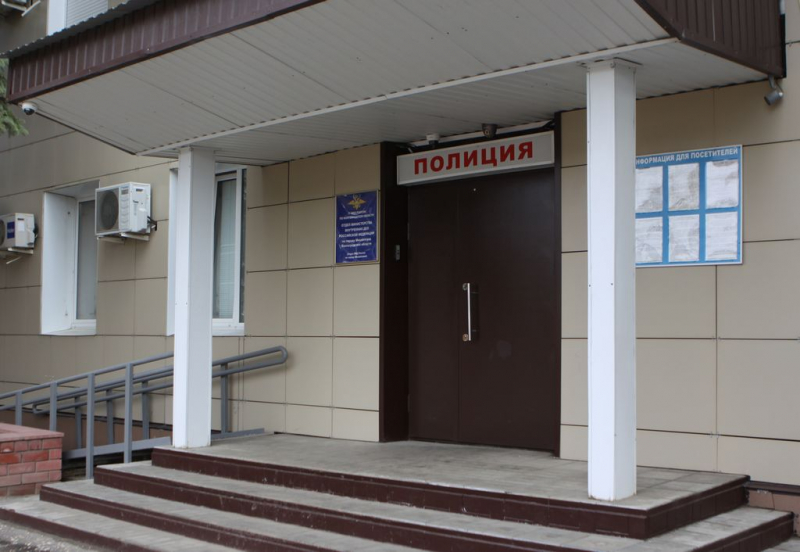Обманул школьницу