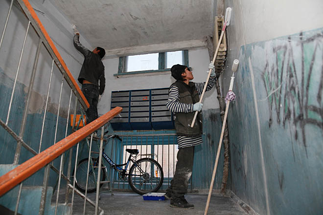 Количество подъездов в доме. Количество подъездов в доме. Количество подъездов в доме. Ступеньки в подъезде. Подъезд к дому.