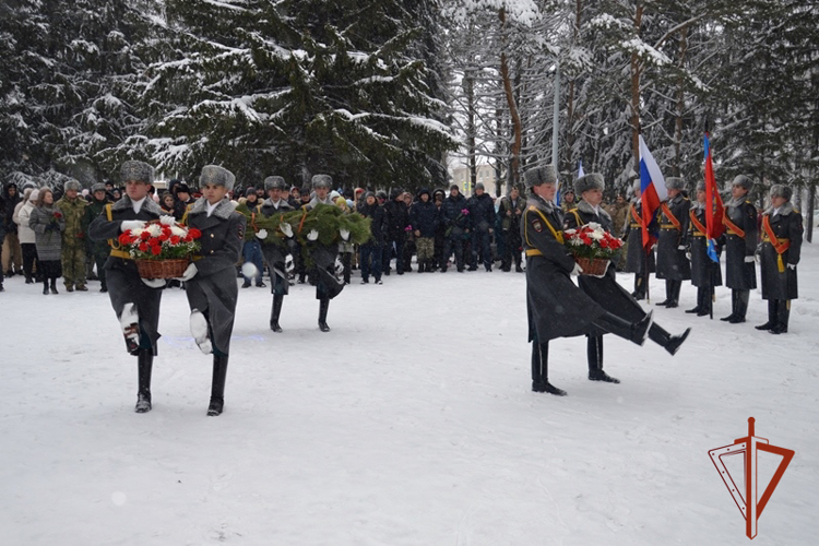 Росгвардейцы почтили память погибших земляков-героев