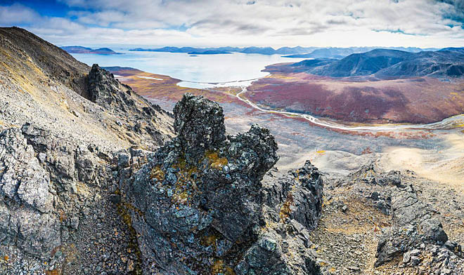 Чукотка завораживает своей красотой. Величественные пейзажи национального парка «Берингия» вряд ли кого-то могут оставить равнодушным. Урочище Гильмимыль, пролив Сенявина. ФОТО: МАКСИМ АНТИПИН