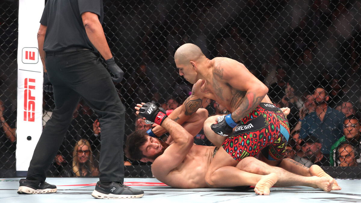 Экс‑чемпион UFC Кормье: «Анкалаев получит возможность снова драться за чемпионский титул»