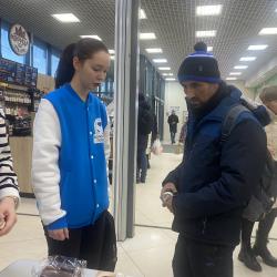 Шесть тысяч кусочков хлеба весом 125 граммов раздали жителям города #4