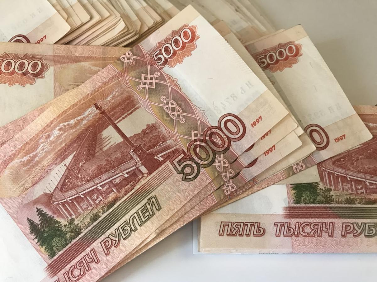 Около восьмисот рублей. Новые деньги 2022 года. 104 Миллиона. 100 Thousand rubles.