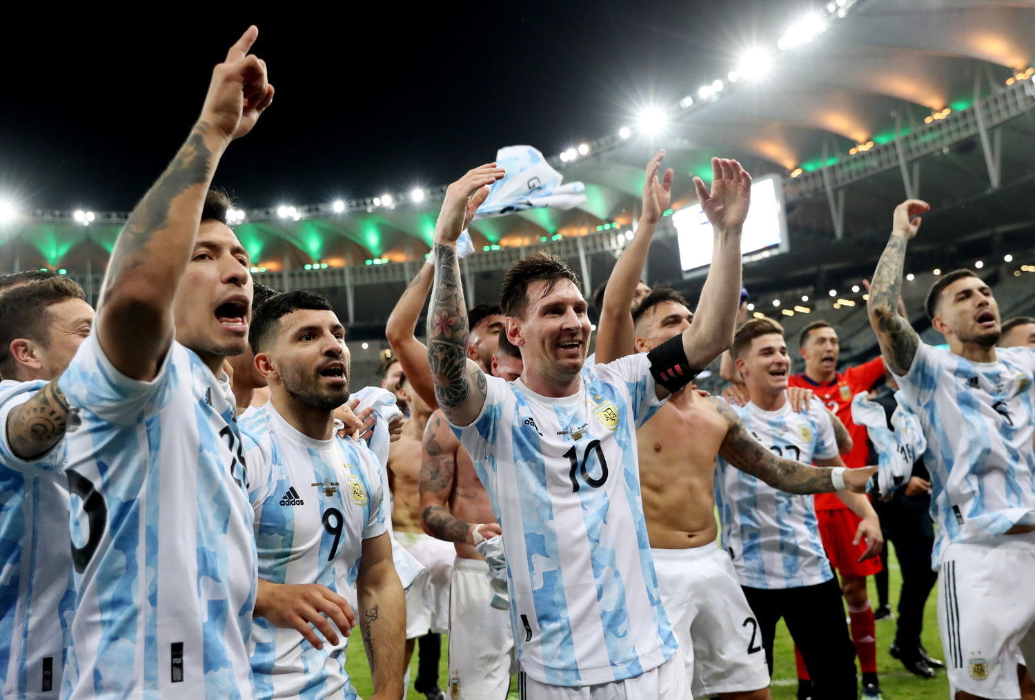 Футбол аргентина примера в. Сборная Аргентины 2021. Италия Аргентина финал 2022. Месси сборная Аргентины 2022. Сборная Аргентины выиграла Кубок Америки.