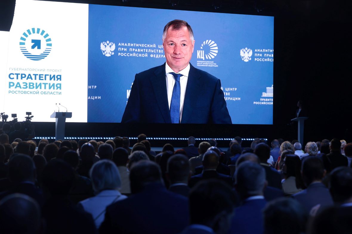 Видеообращение к Ростовской области записал вице-премьер Марат Хуснуллин. Он упомянул реконструкцию трассы М-4 «Дон», как важного инфраструктурного проекта для всей страны, так и работу по реализации Азовского кольца. Последнее имеет значение для развития новых территорий и области как «форпоста взаимодействия с новыми регионами».