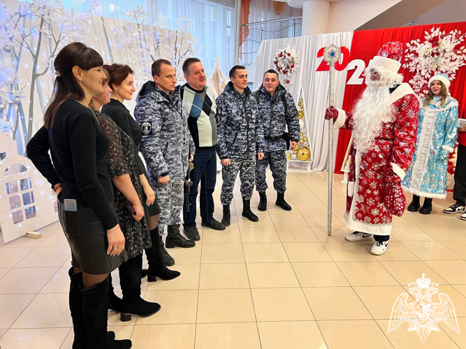 Активисты «Движения первых» поздравили с Новым годом росгвардейцев в Белгородской области