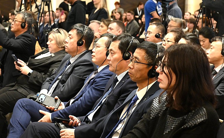 Александр Ролик принял участие в пленарном заседании Дальневосточного международного форума «Экспортный потенциал Приморья:2025»