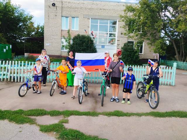 В селах Натальинского муниципального образования прошли мероприятия, посвященные Дню государственного флага Российской Федерации
