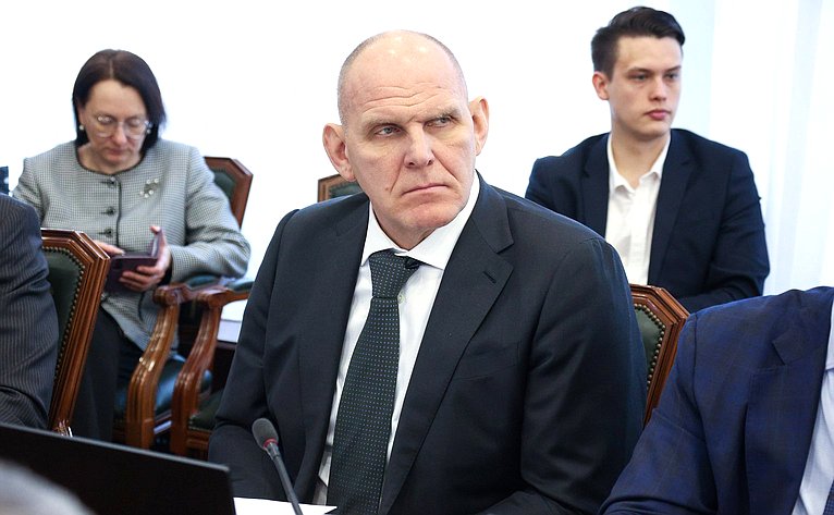 Александр Карелин