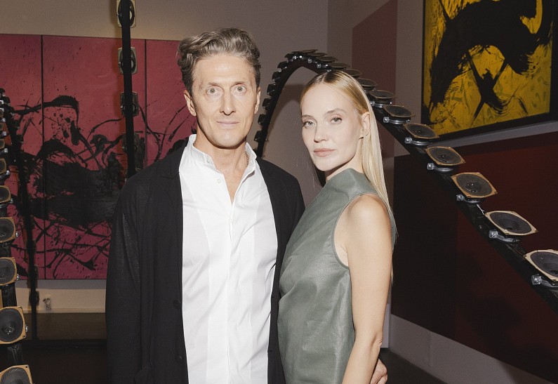 Глюк’oZa, Ксения Собчак и Константин Богомолов поддержали открытие выставки собраний из коллекции Александра Чистякова