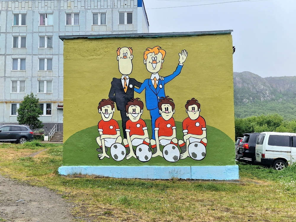 Рисунок на фасаде здания