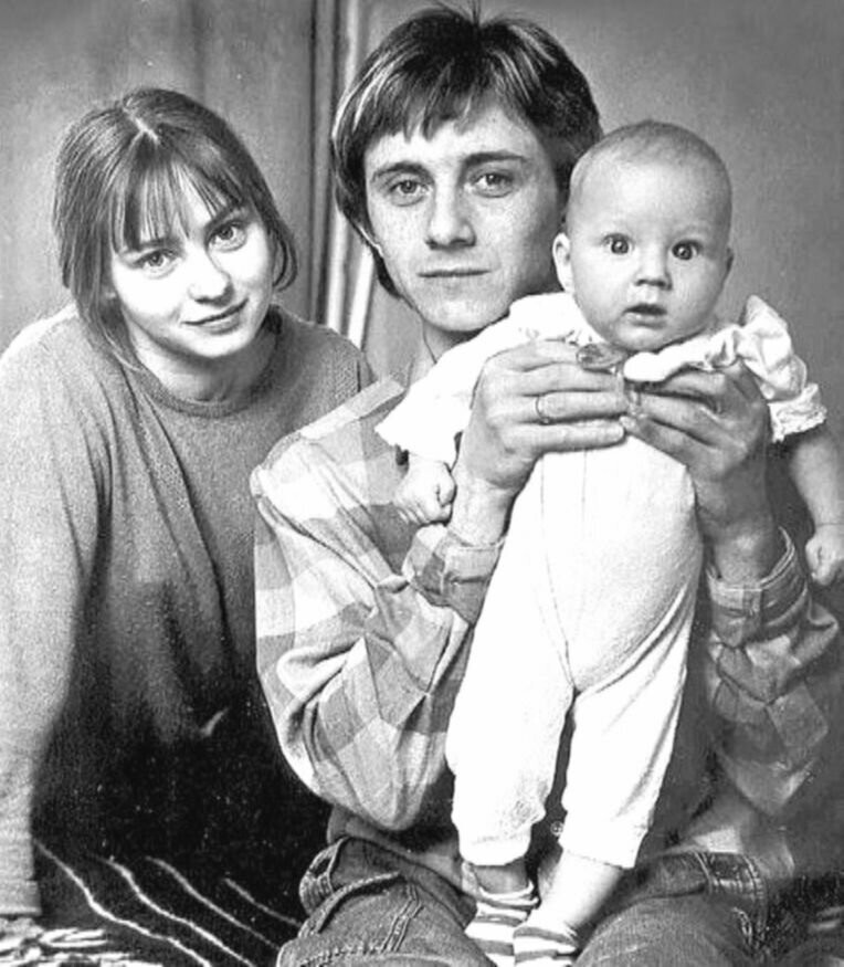 Евгения Добровольская со своим первым супругом Вячеславом Барановым и сыном Степаном, 1986 год
