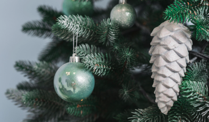 Эксперт назвал признаки безопасной искусственной елки