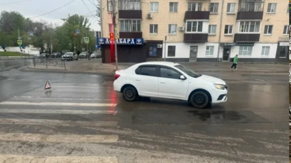 В Самаре 88-летняя пенсионерка попала под колеса Renault Logan