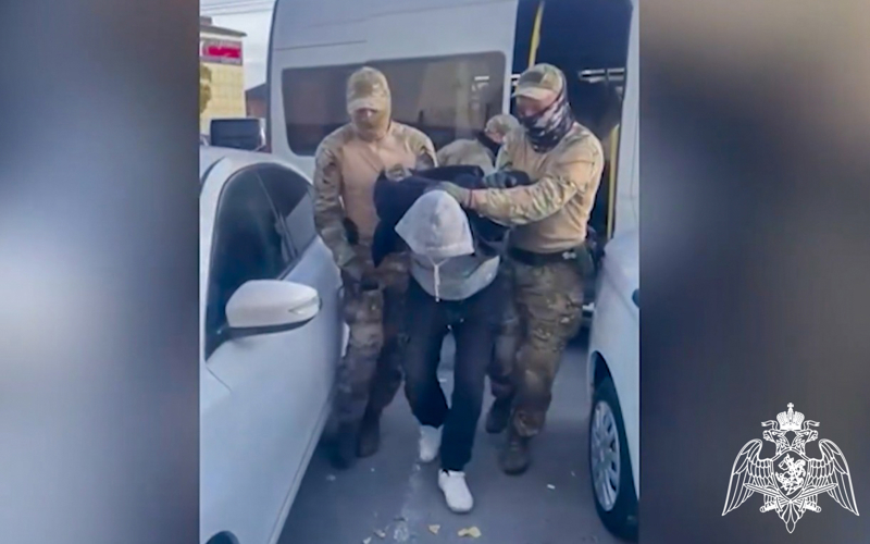 В Ростовской области при силовой поддержке спецназа Росгвардии задержан подозреваемый в преступлении, совершенном 20 лет назад