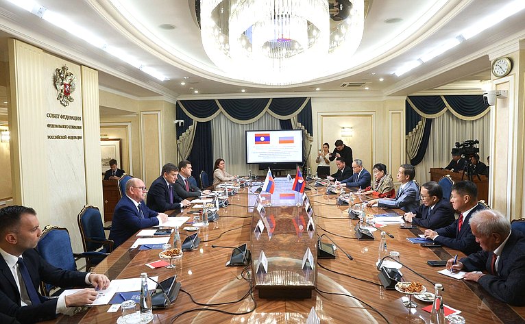 Встреча Николая Журавлева с членом Политбюро Народно-революционной партии Лаоса, Председателем Центрального комитета Лаосского фронта национального развития