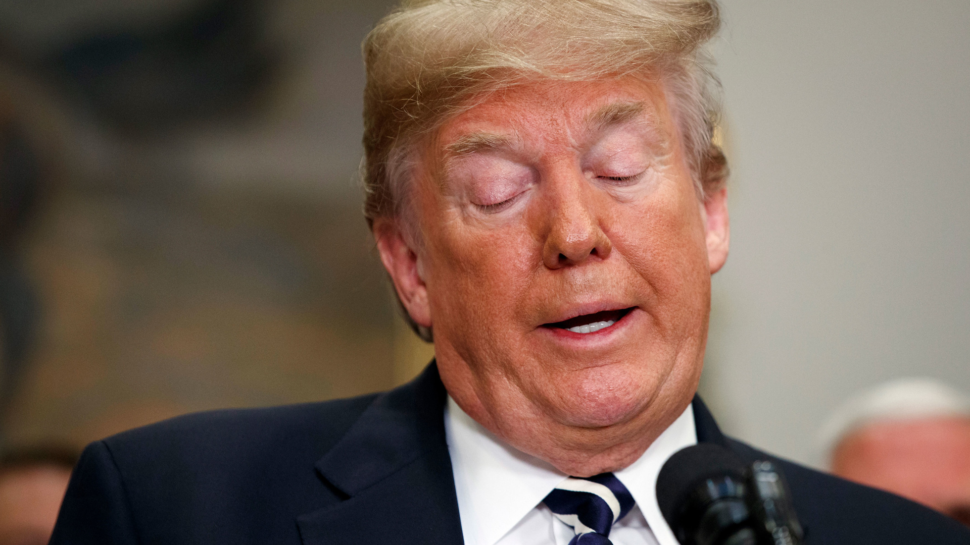 Трамп опять обманет. Трамп домогательства