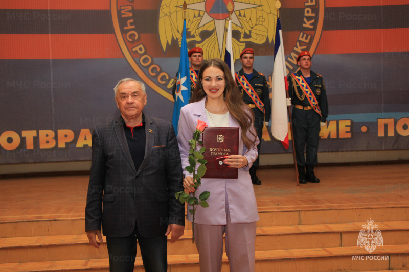 Торжественное награждение сотрудников МЧС России ко Дню пожарной охраны