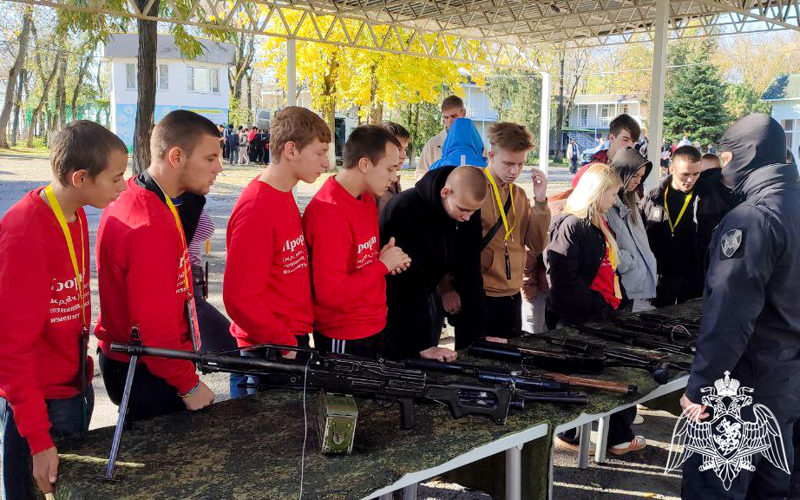 Росгвардейцы встретились с подростками Ростовской области