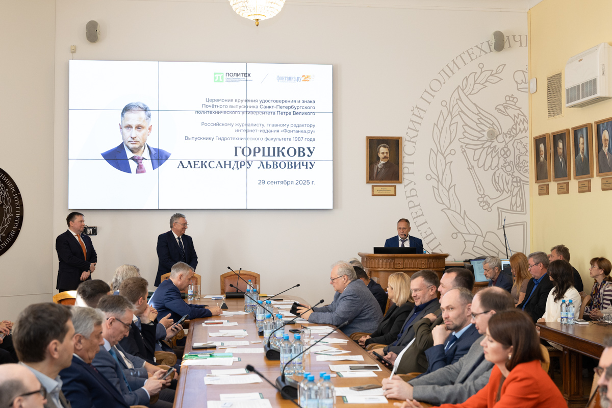 В ответном слове главред «Фонтанки» поблагодарил Учёный совет за «высочайшую честь и великую награду» 