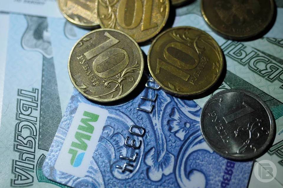 Двух рецидивистов осудят за кражу денег с банковской карты в Волгограде
