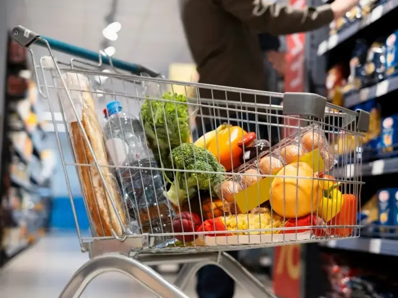 Стоимость продуктовой корзины в Новосибирской области выросла на 100 рублей